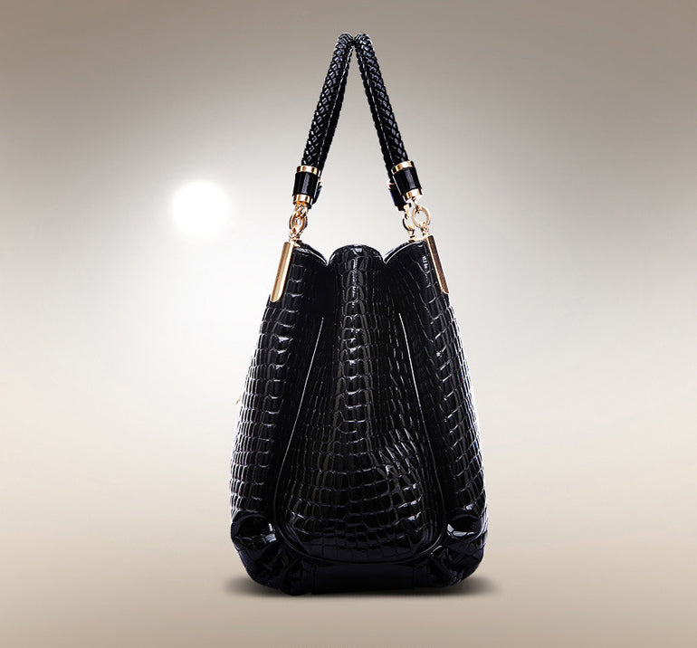Xella | Elegante bolso con motivo de cocodrilo.