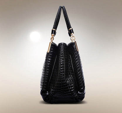 Xella | Elegante bolso con motivo de cocodrilo.