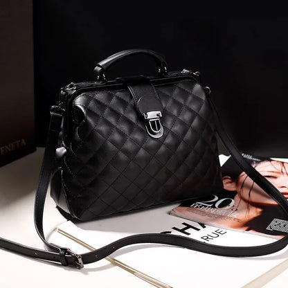 Elva | Bolso de inspiración vintage con cierre metálico.