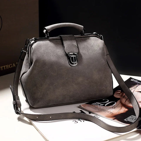 Elva | Bolso de inspiración vintage con cierre metálico.