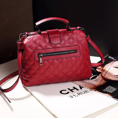 Elva | Bolso de inspiración vintage con cierre metálico.