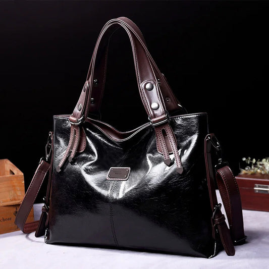 Augusta | Bolso de piel suave con dos asas y elegantes detalles.