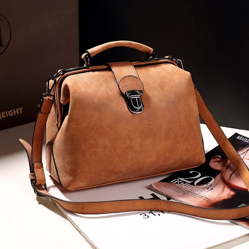Elva | Bolso de inspiración vintage con cierre metálico.